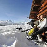 ゲストハウス Tirol ナウダース