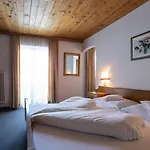 Tirol ナウダース