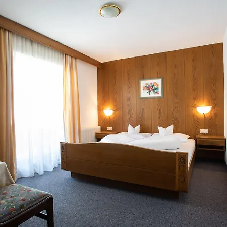 蒂罗尔旅馆 招待所 瑙德斯